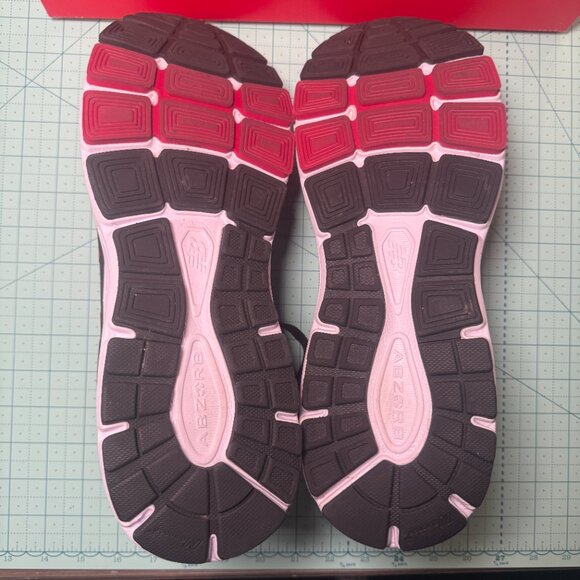 New Balance - M840BR5 Men's Running Shoe Black Red size 14US - wore twice - Picture 9 of 9